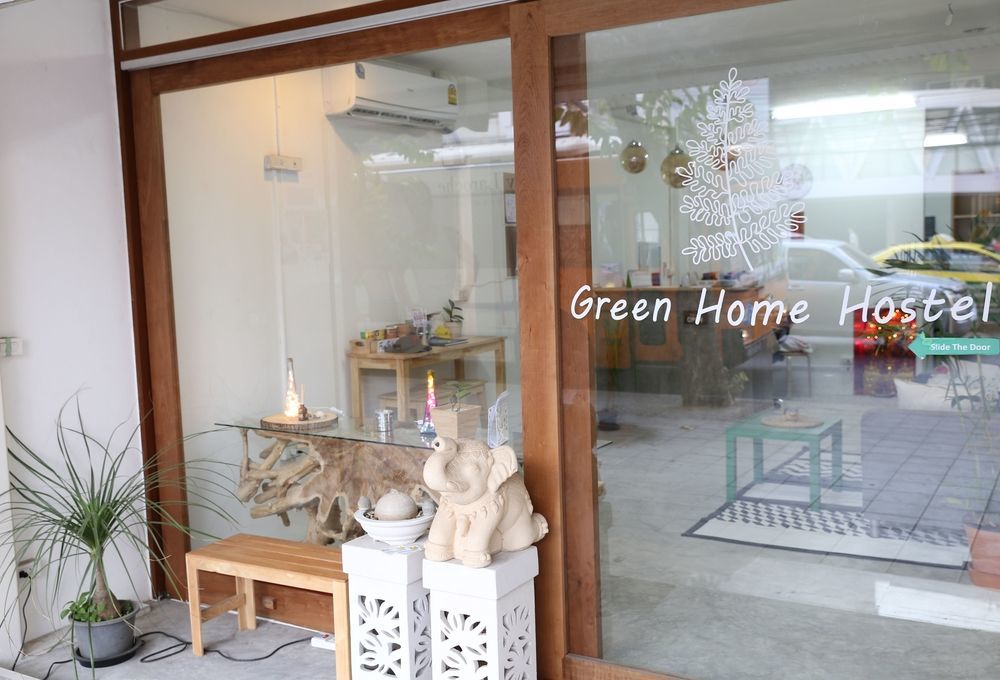 Green Home Hostel And Massage Bangkok Exterior photo