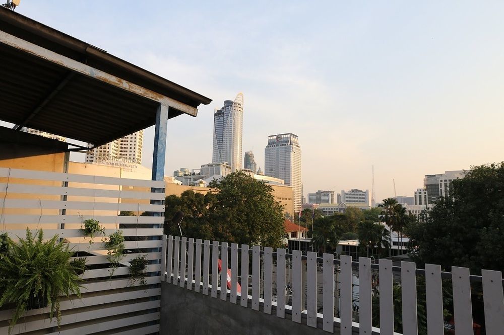 Green Home Hostel And Massage Bangkok Exterior photo